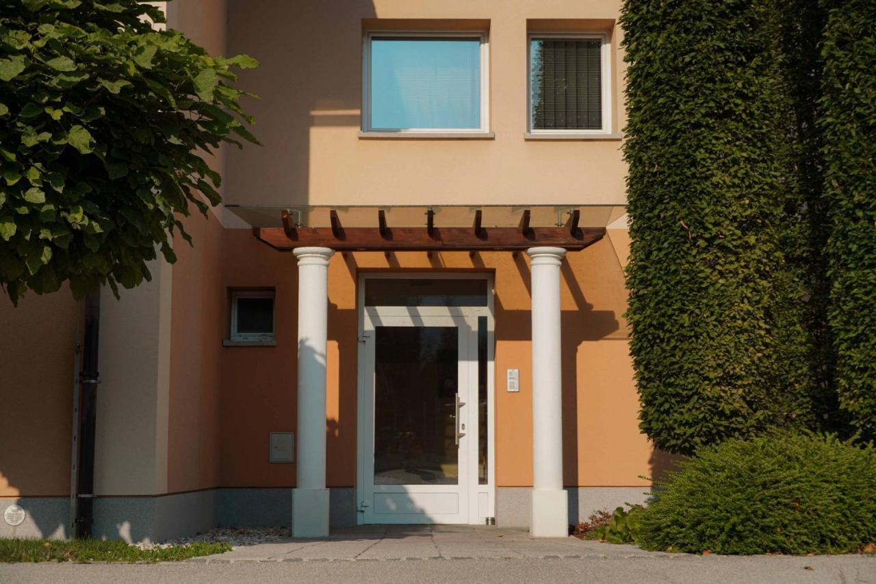 Guest House Tri Zvezde Kocevje Buitenkant foto