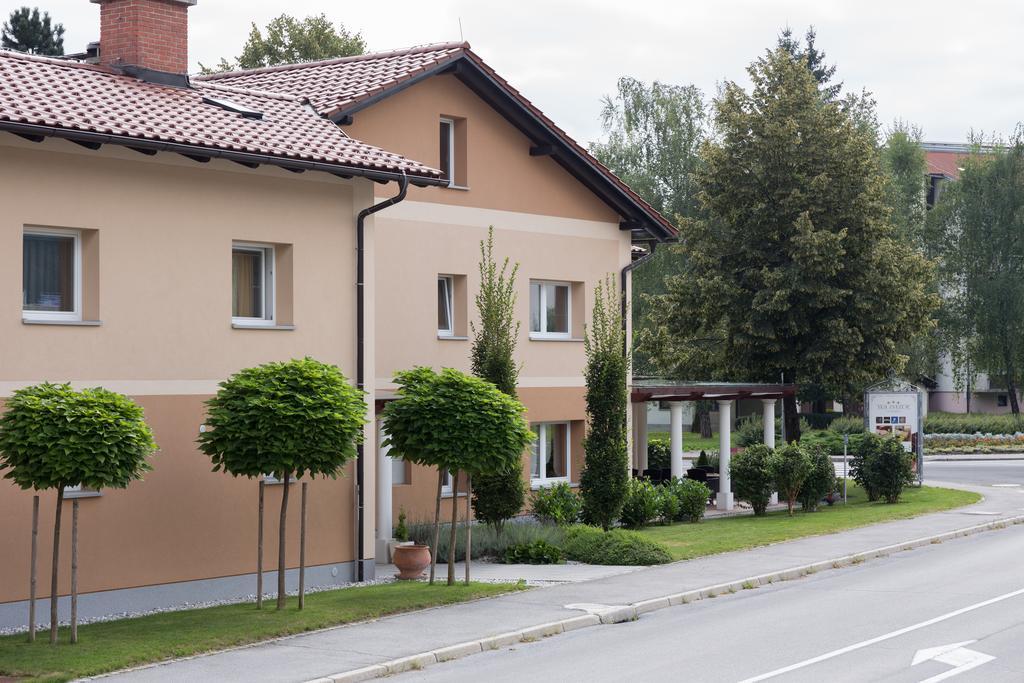 Guest House Tri Zvezde Kocevje Buitenkant foto